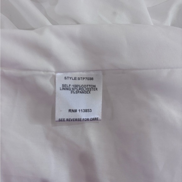 NWT White Eyelet Lace Backless Halter Romper Size Small - Picture 14 of 16